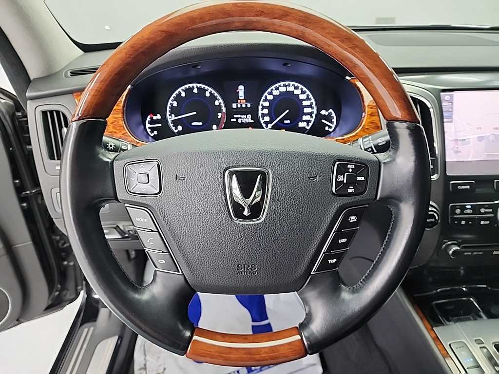 HYUNDAI Equus - Vista 9
