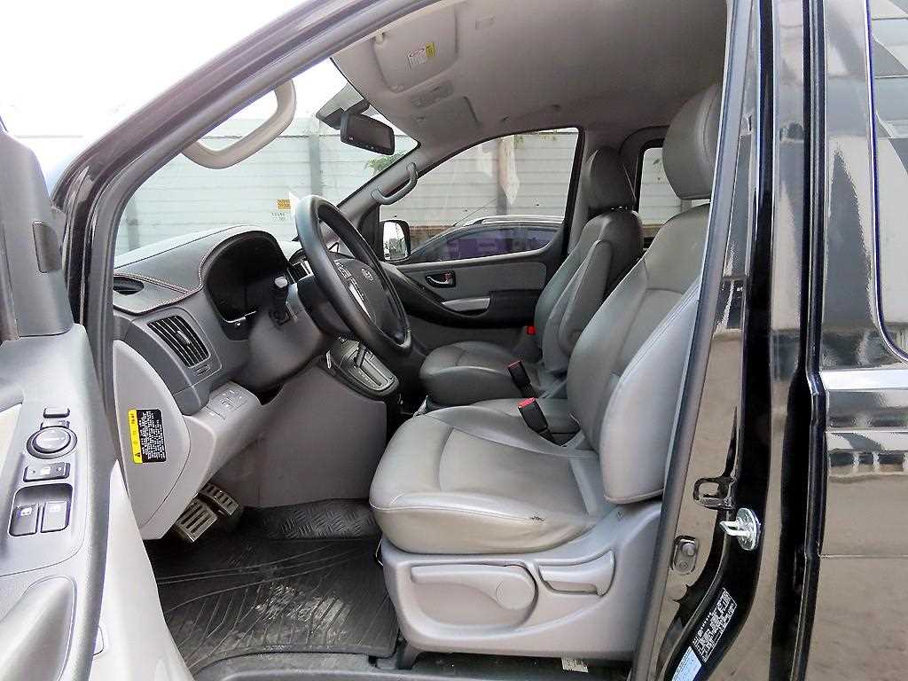HYUNDAI Starex - Vista 5
