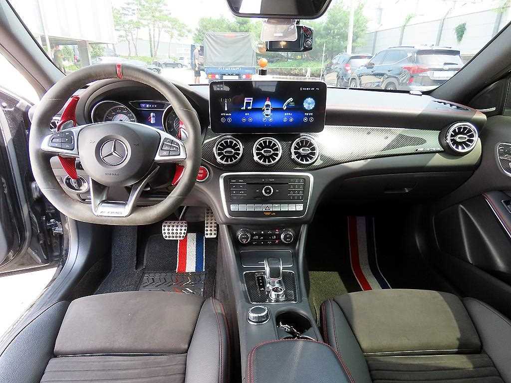 Mercedes Benz GLA Class - Vista 7
