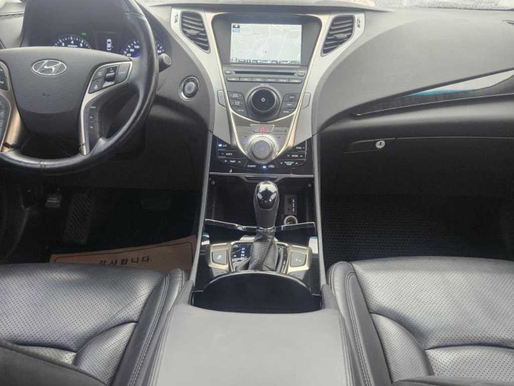 HYUNDAI Grandeur - Vista 9