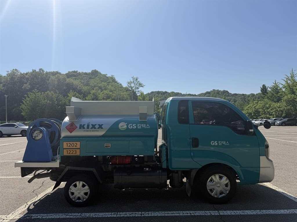 Small Truck Rori (an oil tank/Moving Gas/Home) - Vista 4