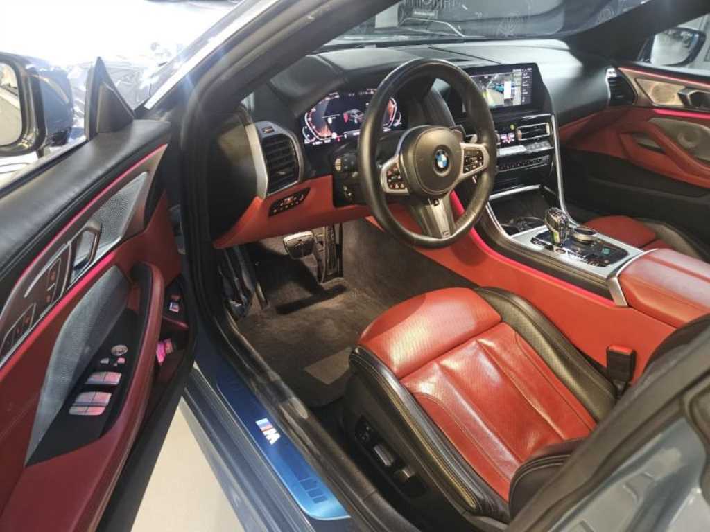 BMW 8 Series - Vista 4