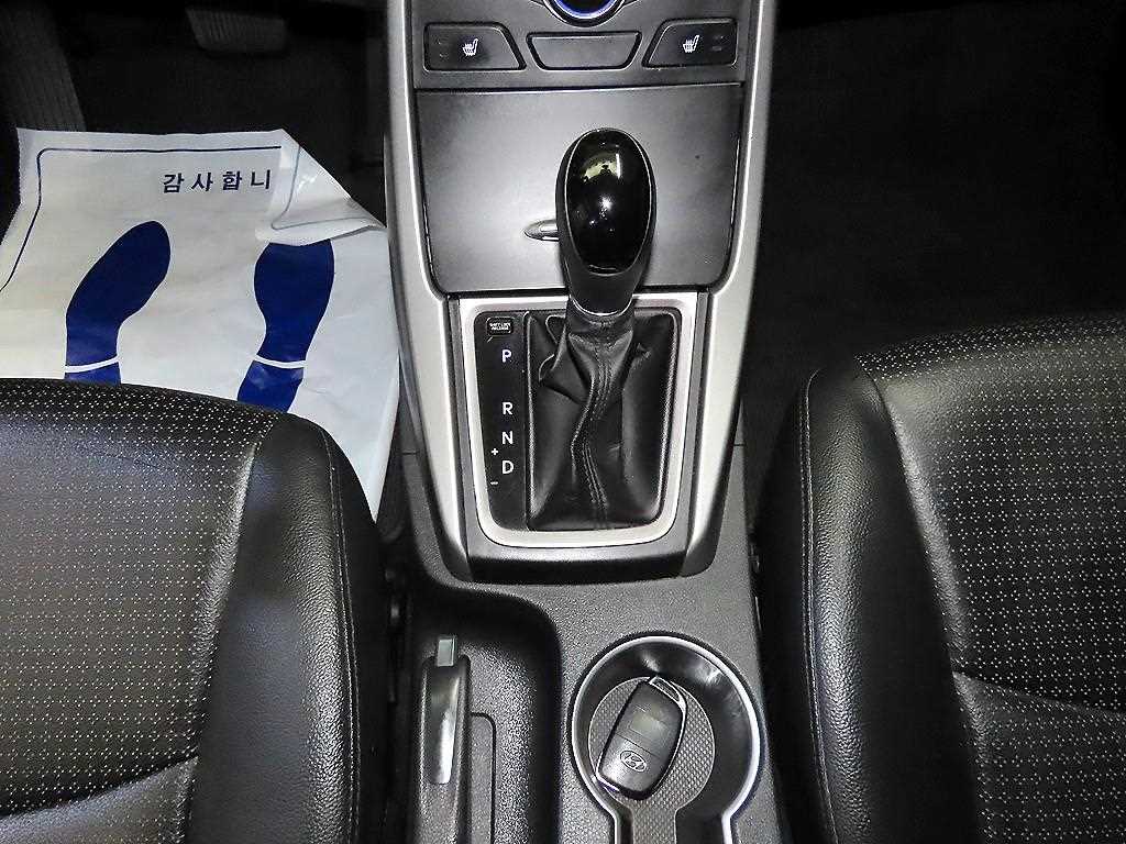 HYUNDAI Avante - Vista 12