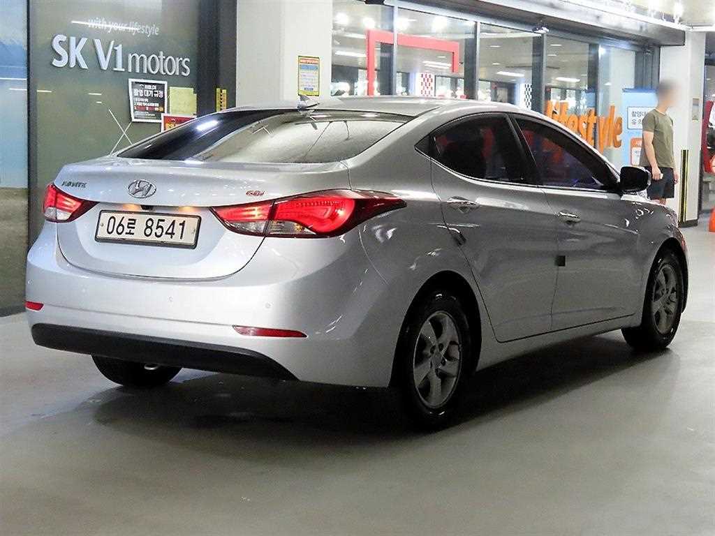 HYUNDAI Avante - Vista 4