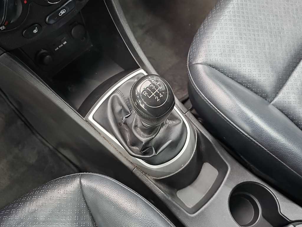 HYUNDAI Accent - Vista 8