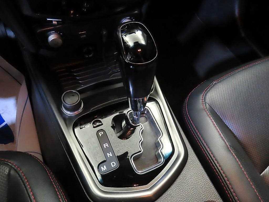 Ssangyong Tivoli - Vista 12