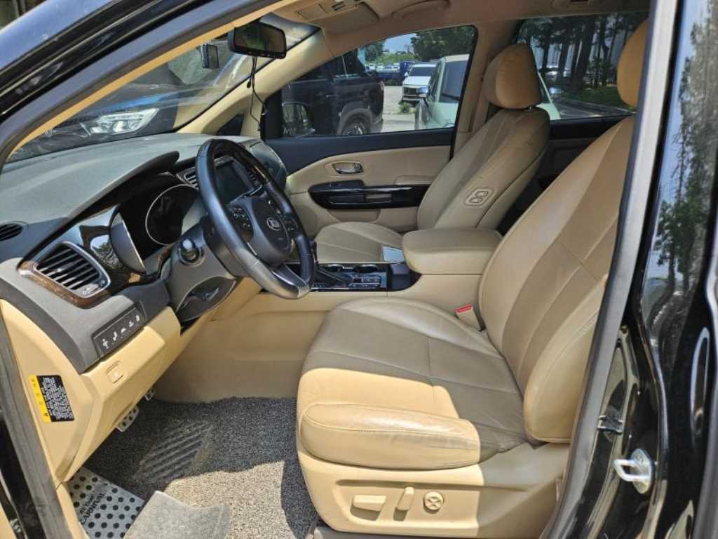KIA Carnival - Vista 5