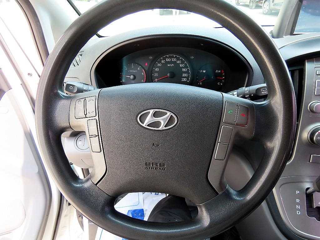 HYUNDAI Starex - Vista 8