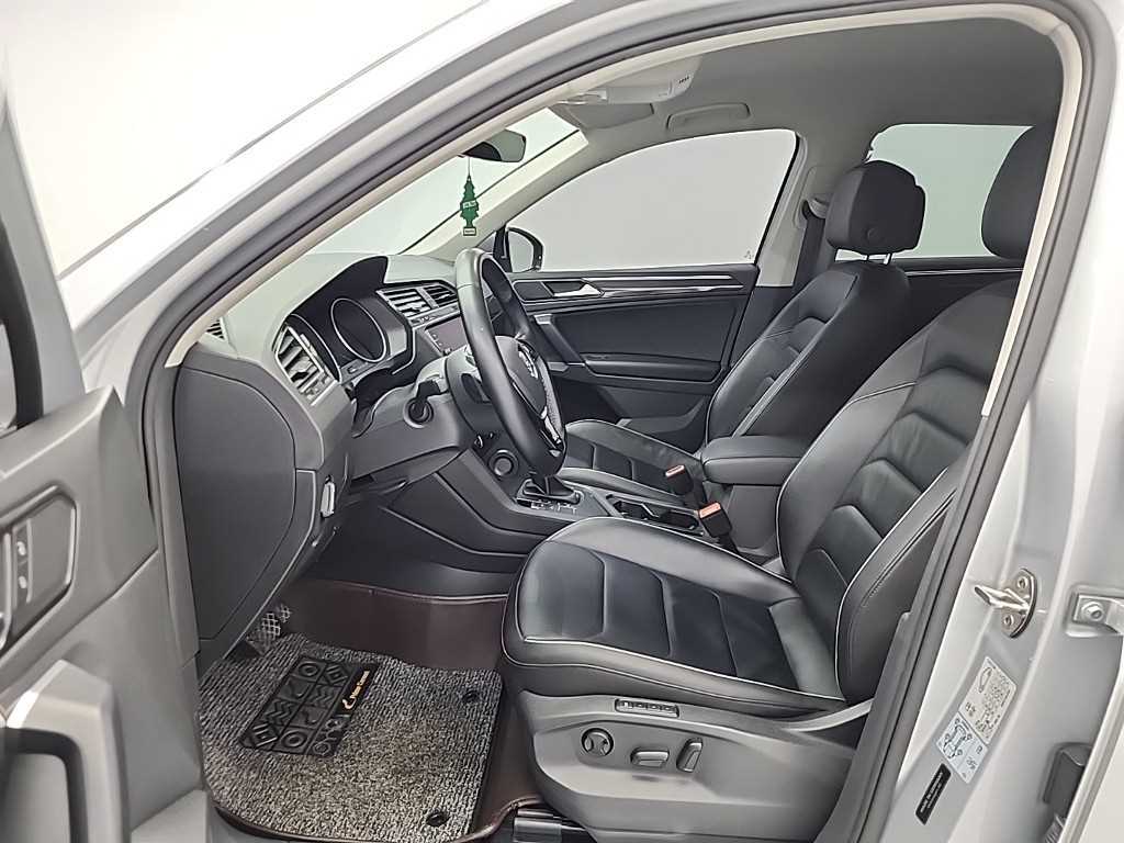 Volkswagen Tiguan - Vista 11