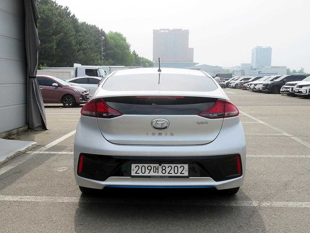 HYUNDAI Ioniq - Vista 3