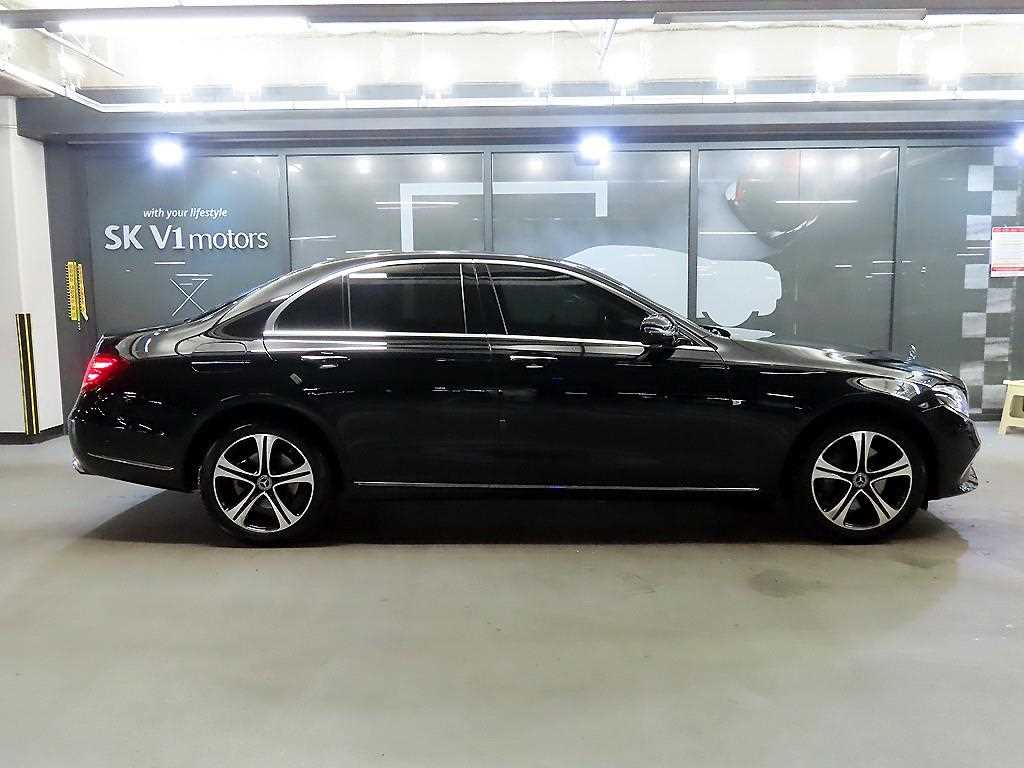 Mercedes Benz E class - Vista 3