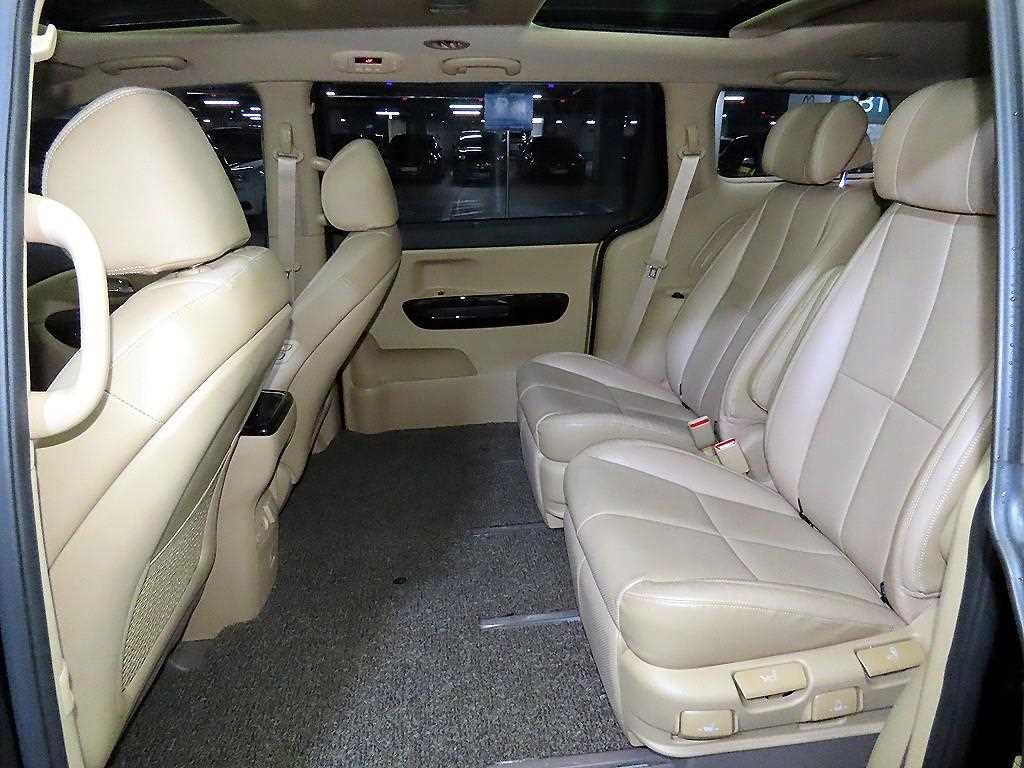 KIA Carnival - Vista 7