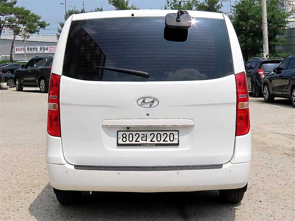 HYUNDAI Starex - Vista 4