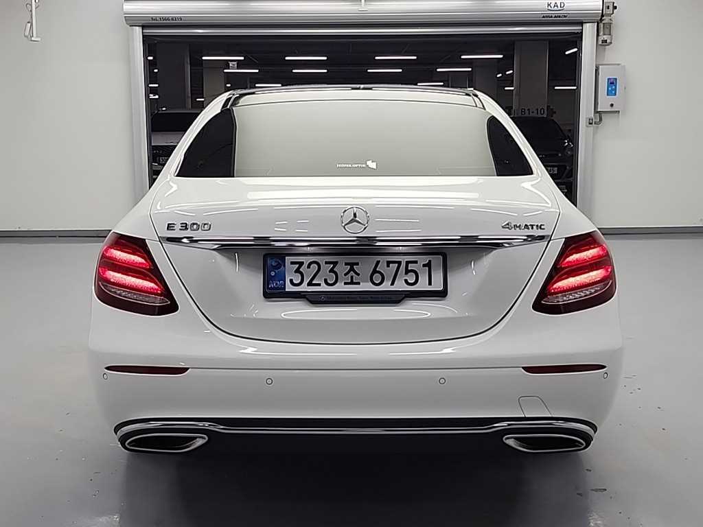 Mercedes Benz E class - Vista 3