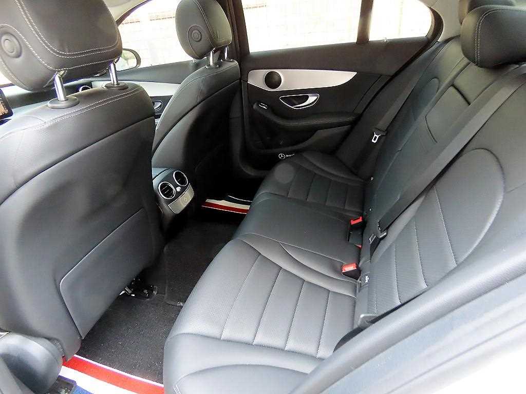 Mercedes Benz C Class - Vista 6