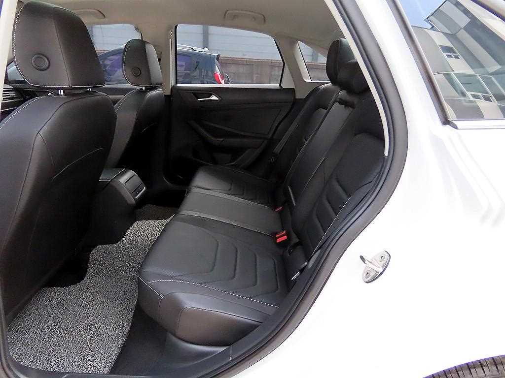 Volkswagen Jetta - Vista 6