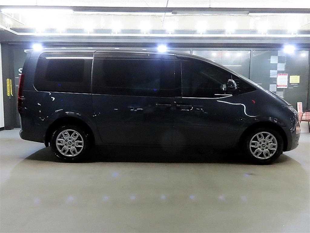 HYUNDAI Staria - Vista 3