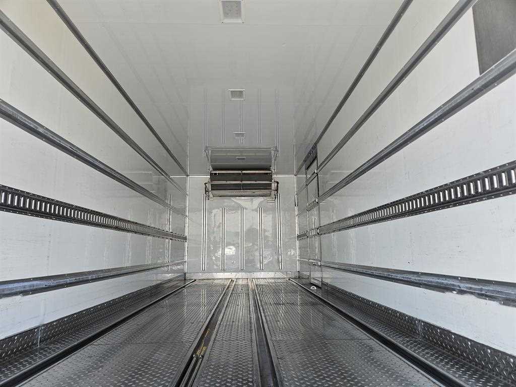 medium and large cargo truck - Vista 7