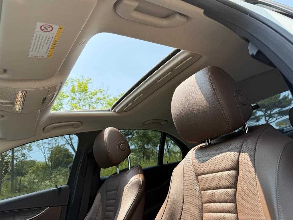 Mercedes Benz E class - Vista 9