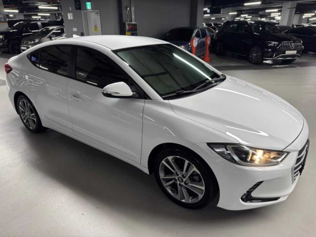 HYUNDAI Avante - Vista 6