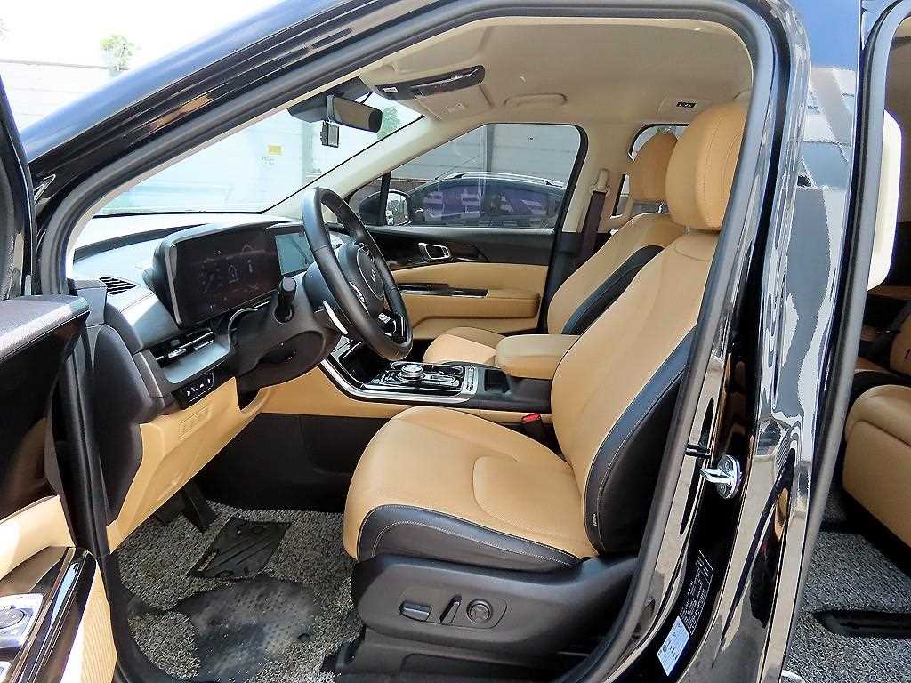 KIA Carnival - Vista 5