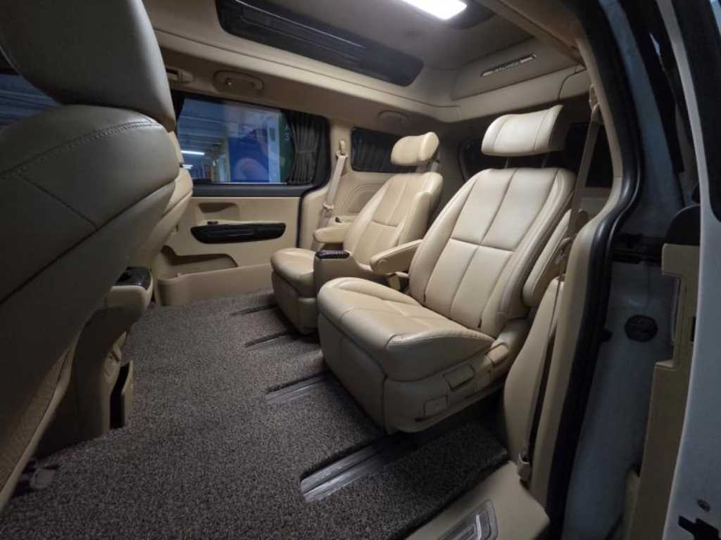 KIA Carnival - Vista 7
