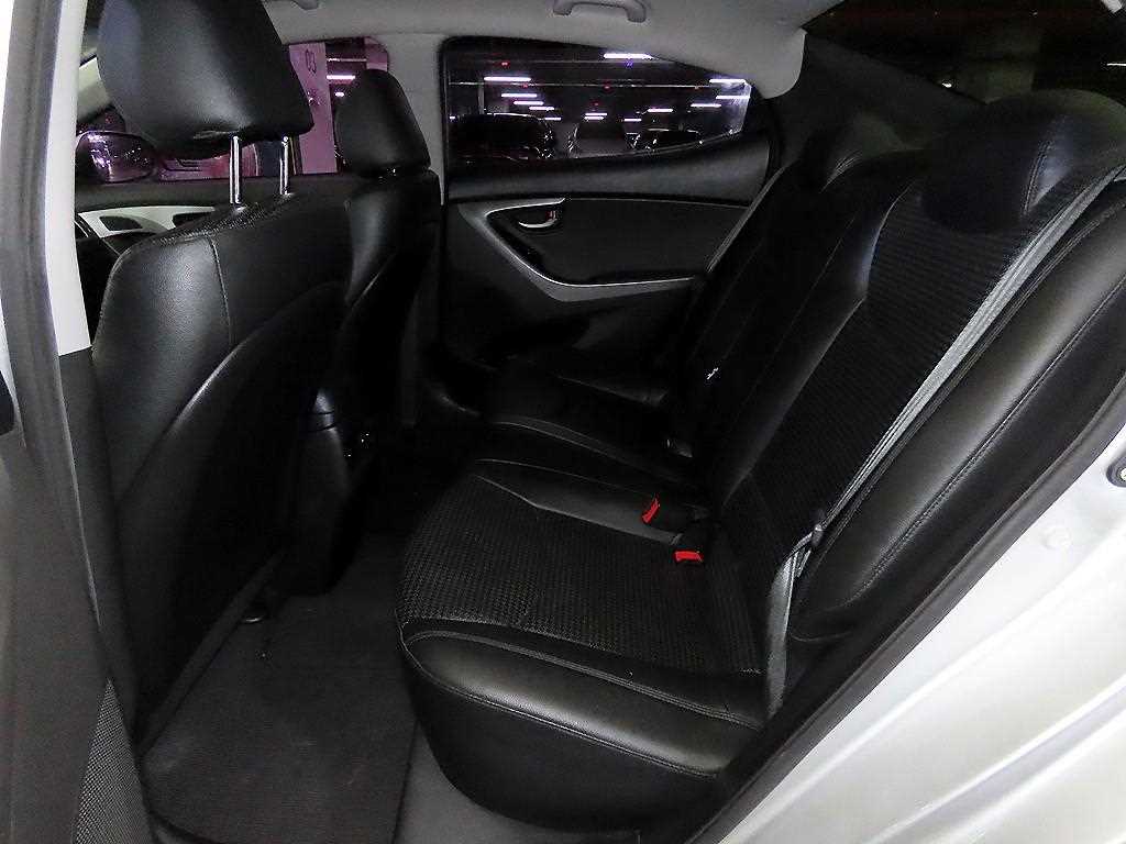 HYUNDAI Avante - Vista 7