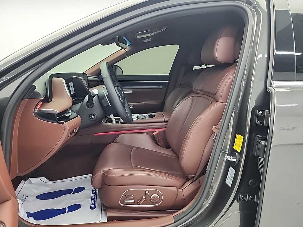 Genesis G90 - Vista 11