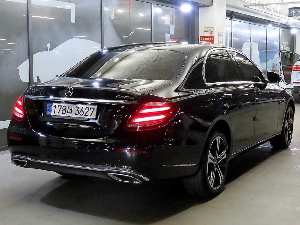 Mercedes Benz E class - Vista 4