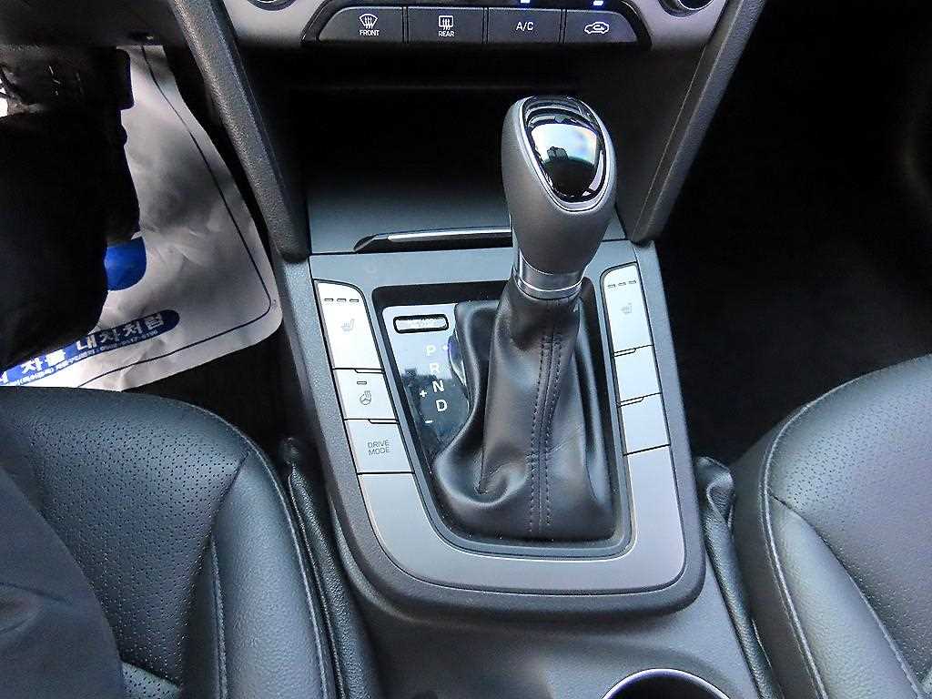 HYUNDAI Avante - Vista 10