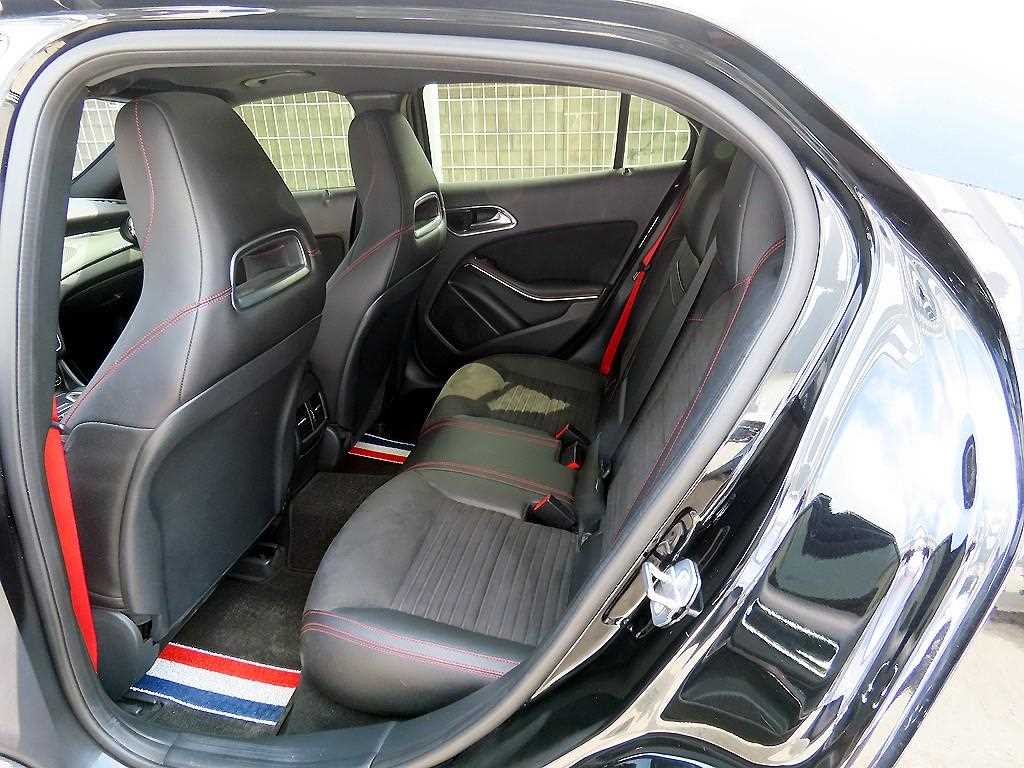 Mercedes Benz GLA Class - Vista 6
