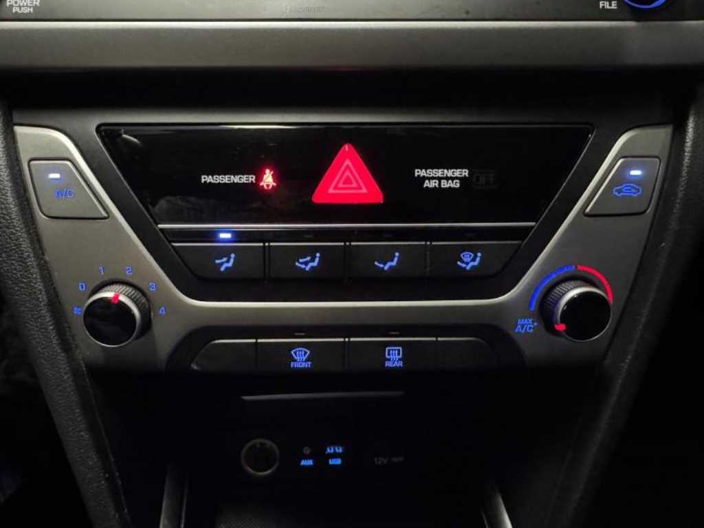 HYUNDAI Avante - Vista 11