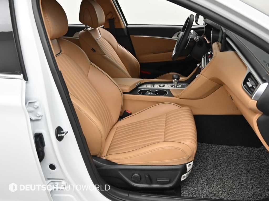 Genesis G70 - Vista 10
