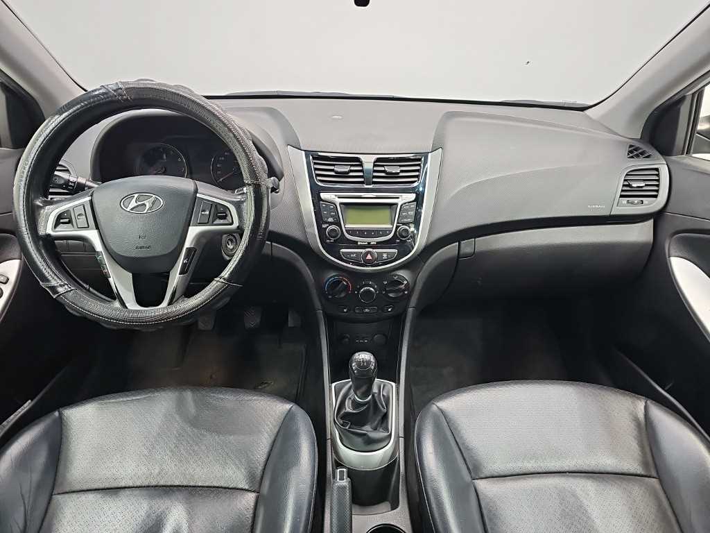 HYUNDAI Accent - Vista 7