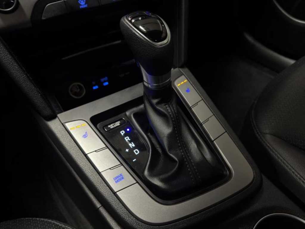 HYUNDAI Avante - Vista 12
