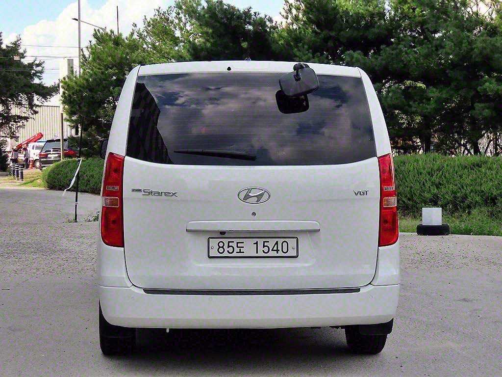 HYUNDAI Starex - Vista 4