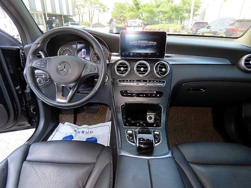 Mercedes Benz GLC Class - Vista 7