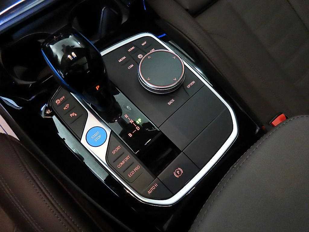 BMW iX3 - Vista 12