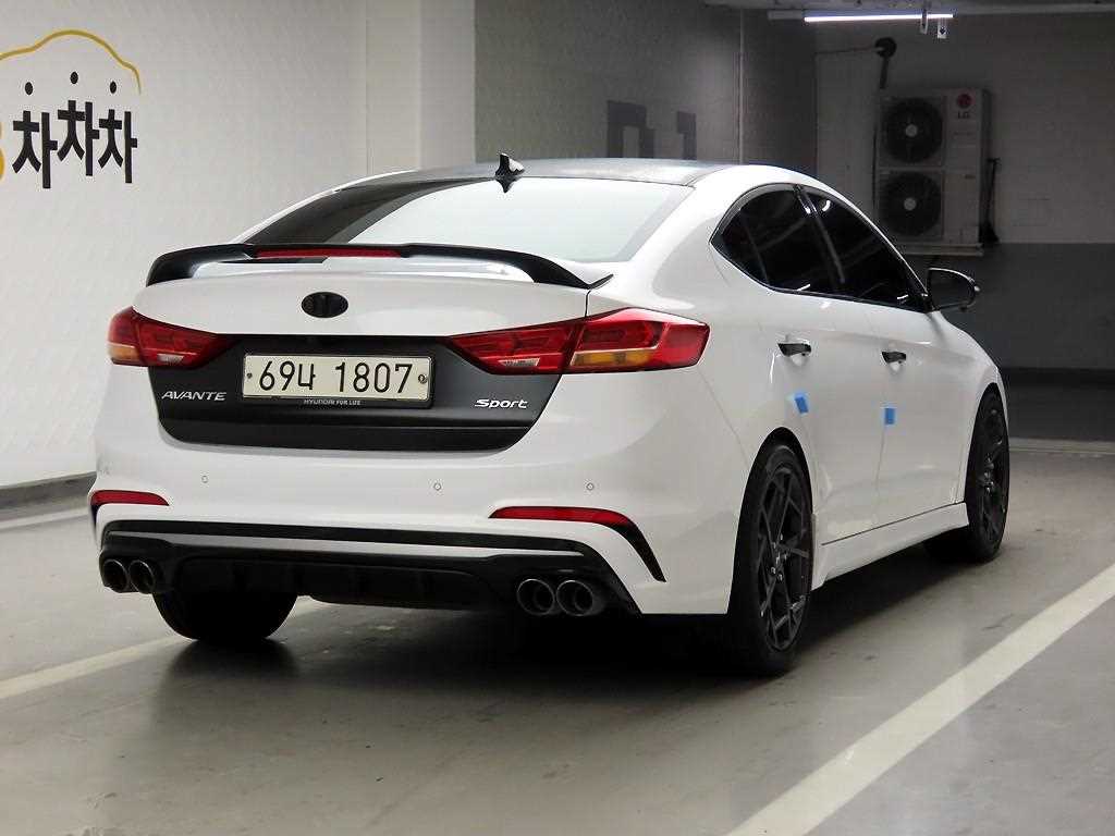 HYUNDAI Avante - Vista 4