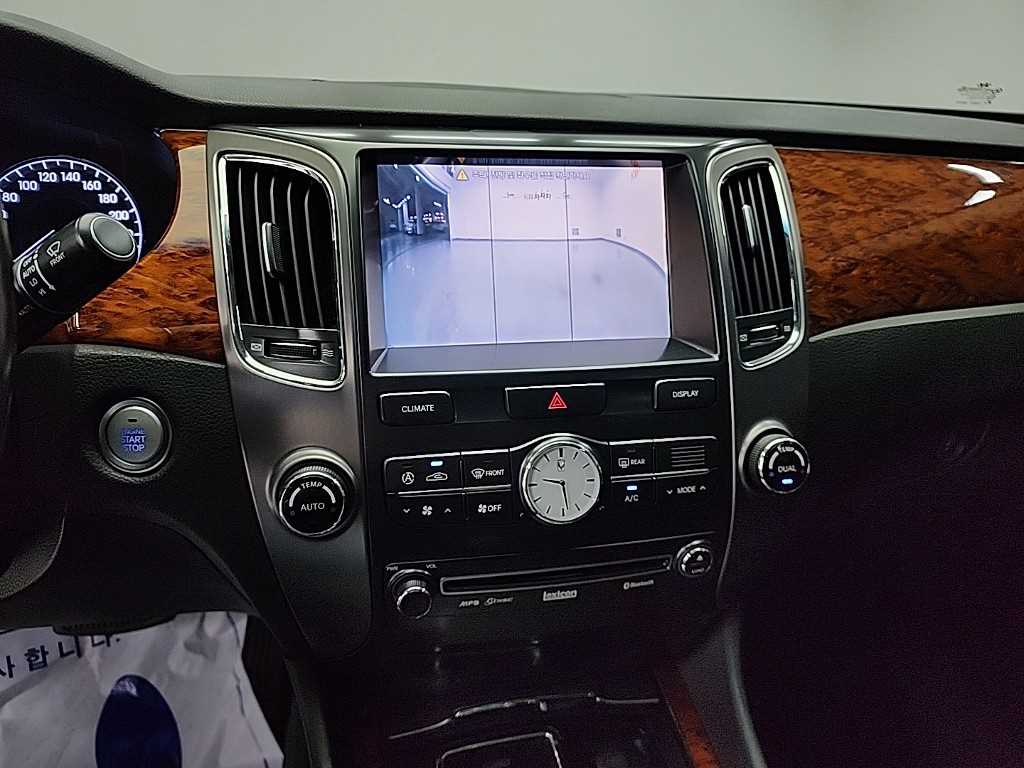 HYUNDAI Equus - Vista 10