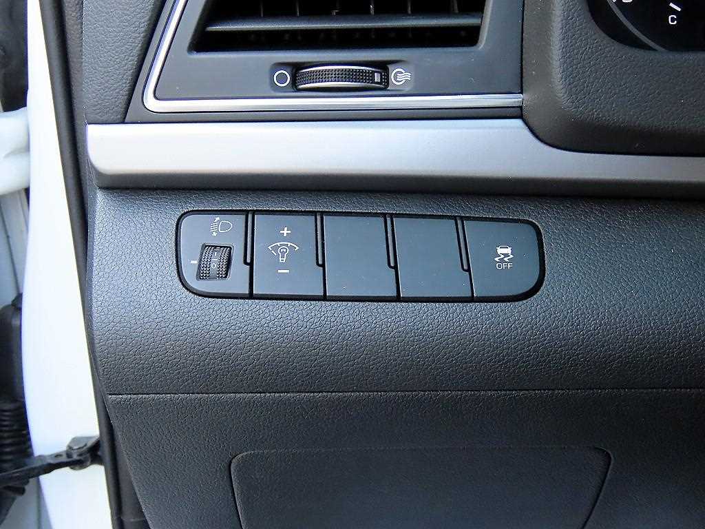 HYUNDAI Avante - Vista 12