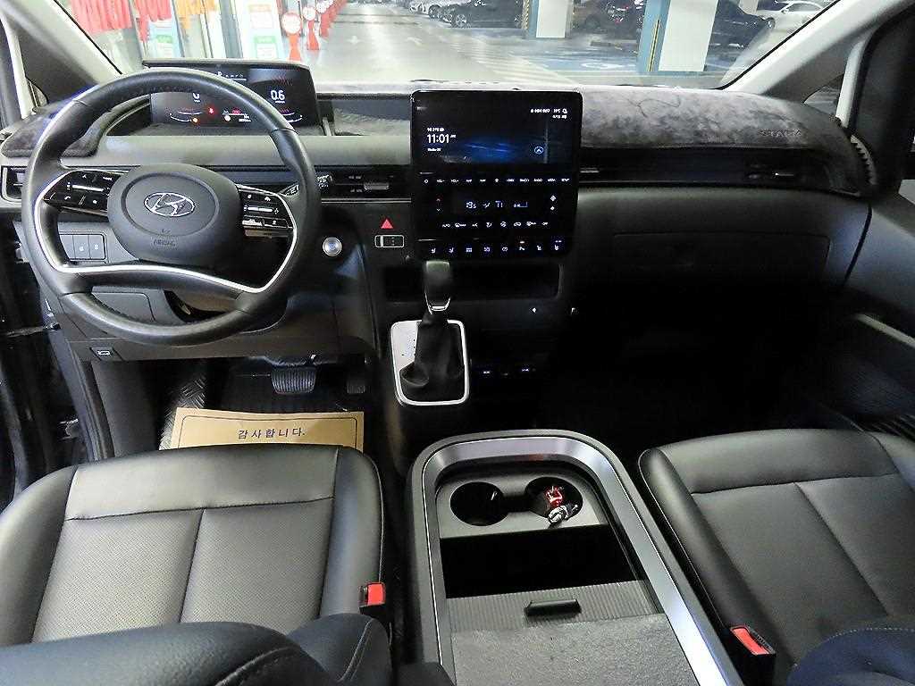 HYUNDAI Staria - Vista 10