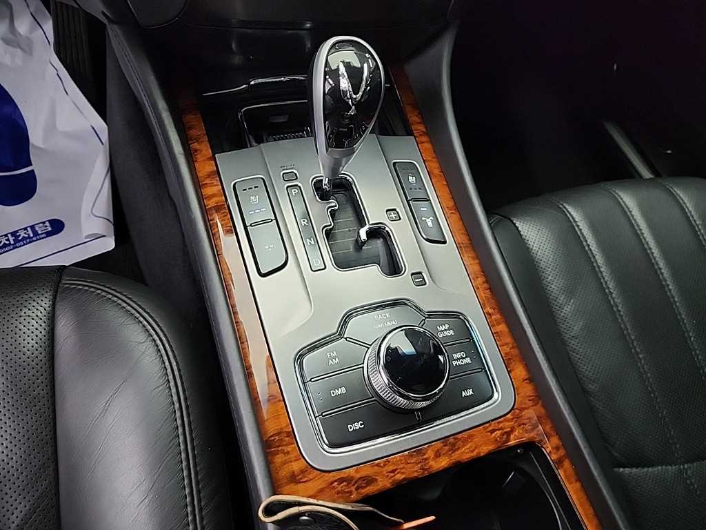 HYUNDAI Equus - Vista 8