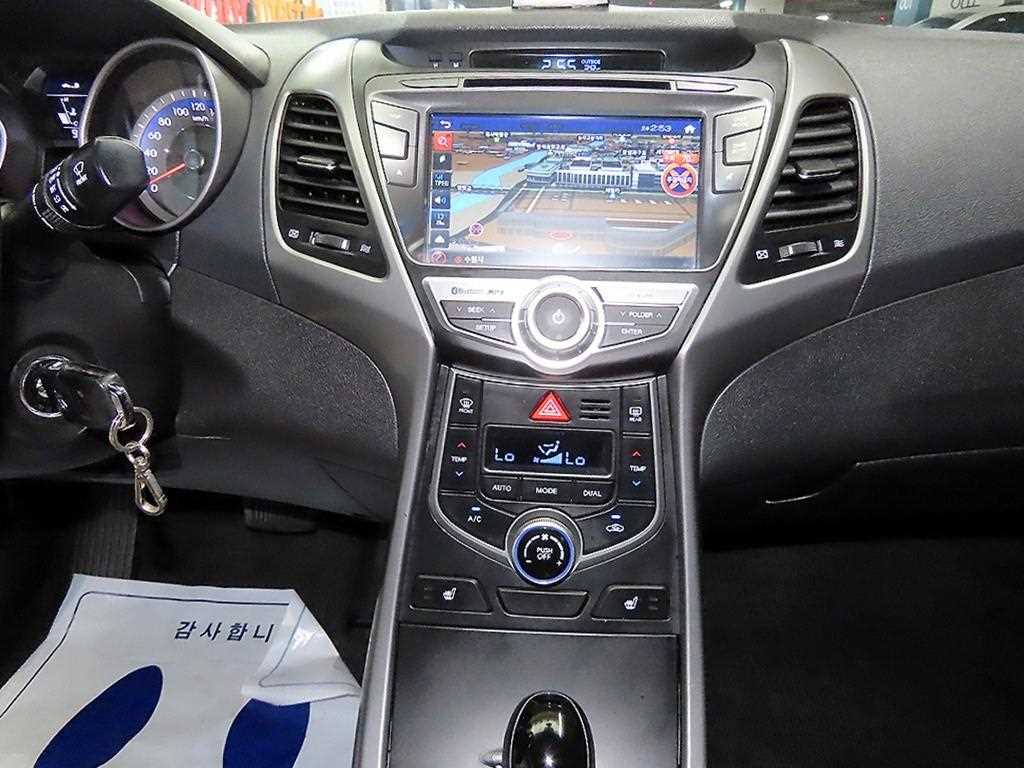 HYUNDAI Avante - Vista 11