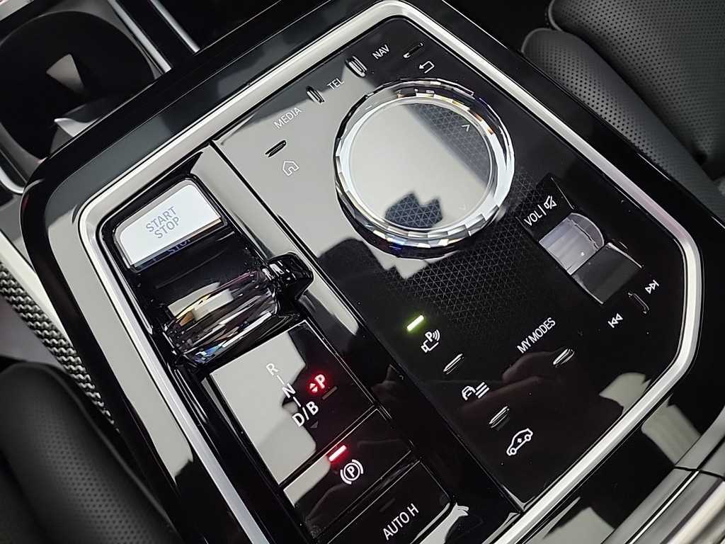 BMW i7 - Vista 8