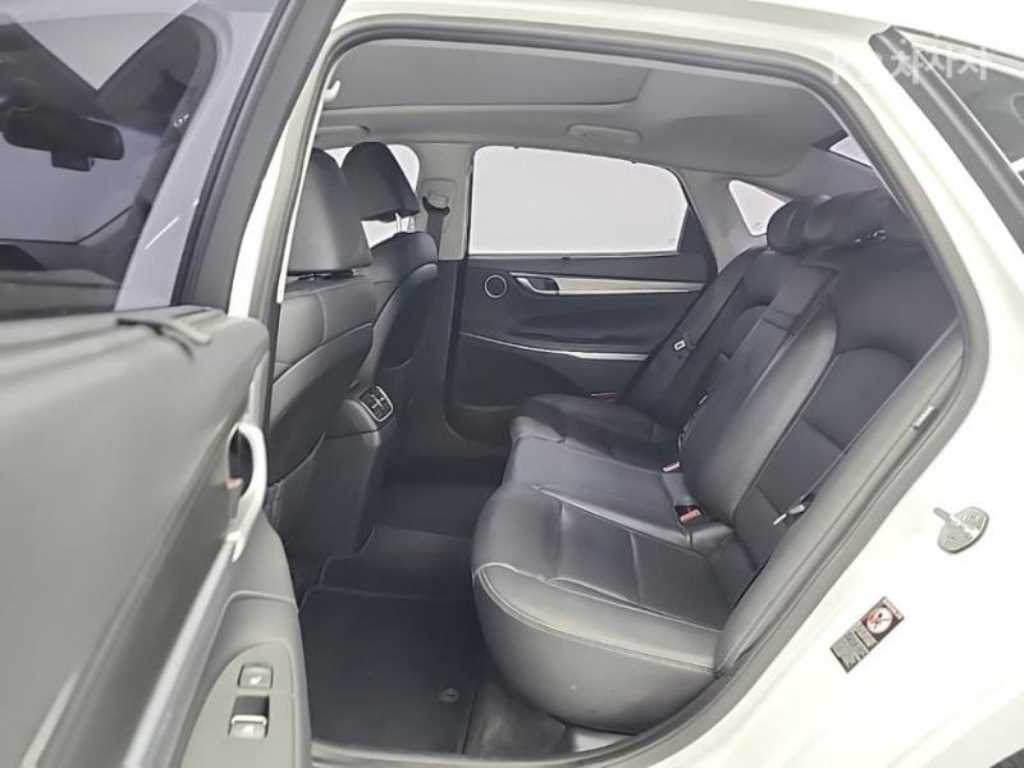 HYUNDAI Grandeur - Vista 12