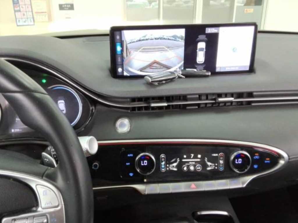 Genesis GV70 - Vista 8