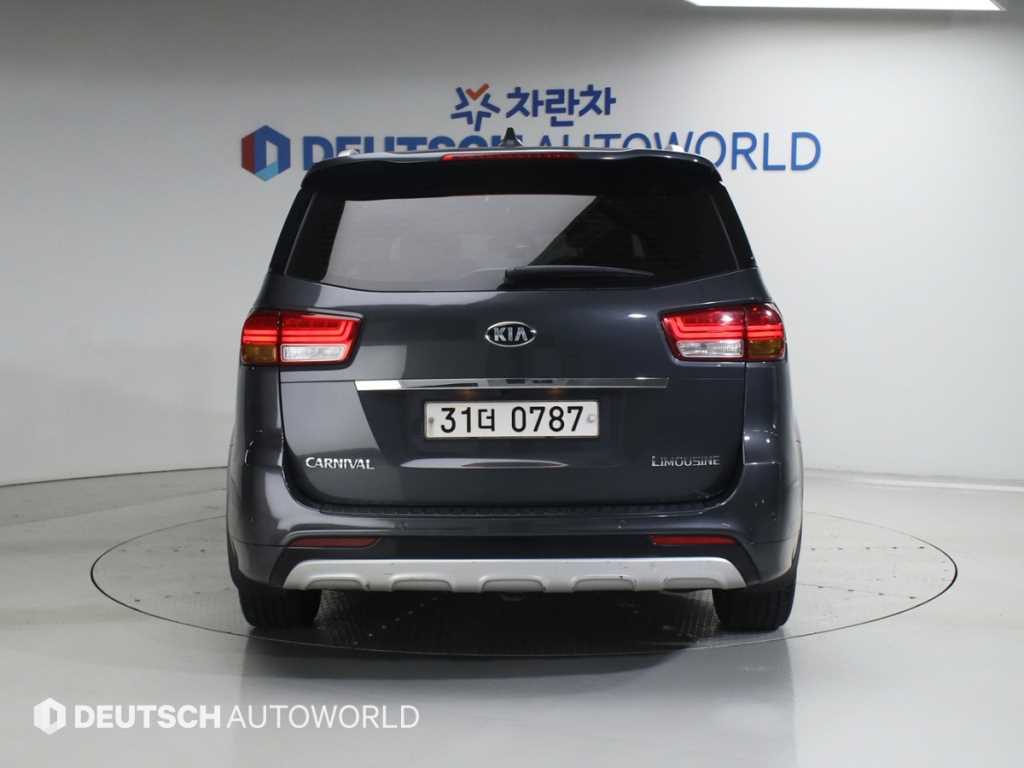 KIA Carnival - Vista 4