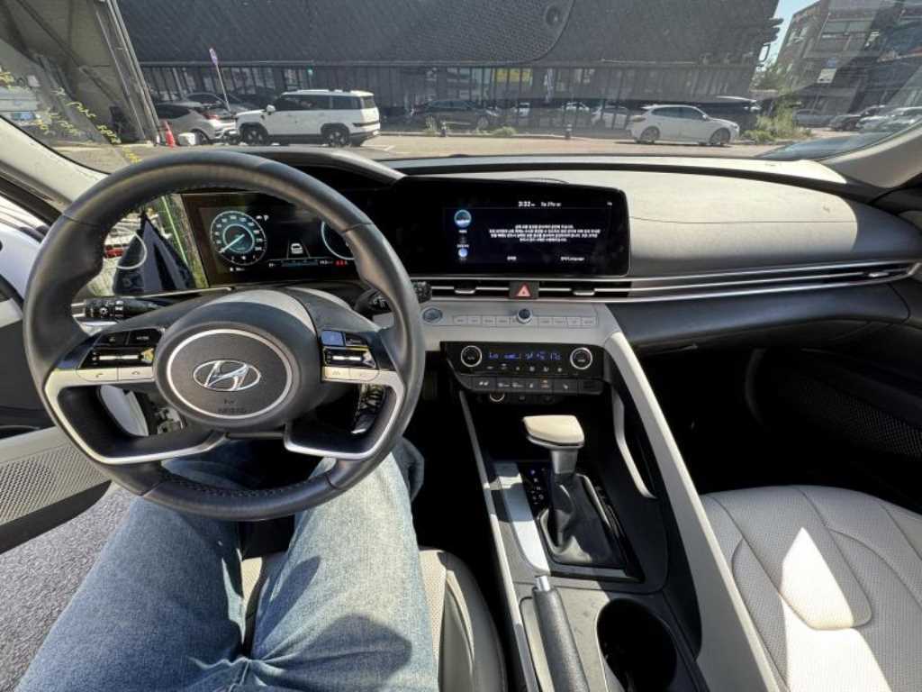 HYUNDAI Avante - Vista 8