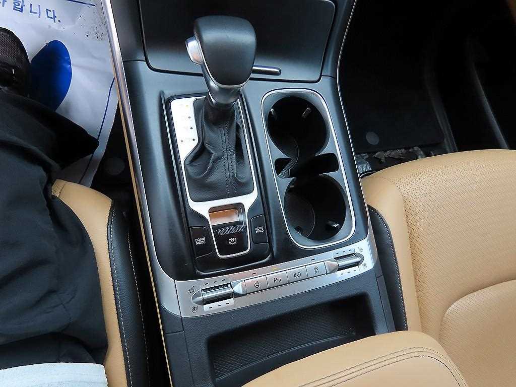 KIA Carnival - Vista 11